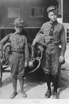 1923 — Kenneth Allyn, Guy Malcomb behind vehicle
