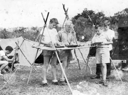 Pioneering table made with staves